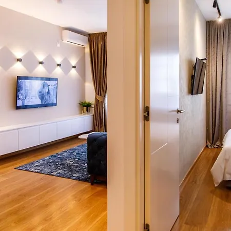 Dali Pupin Palace Apartmán *